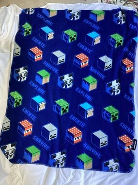 Minecraft Dark Blue 40x50 Mojang Create Survive Explore Blanket Throw